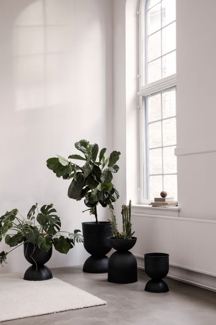 Hourglass doniczka extra small Ø21 cm, Black-dark grey Ferm Living