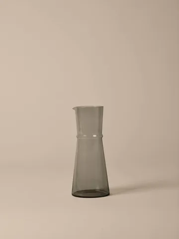 Karafka Boya - Smoked grey, 1,35 L - Ferm Living