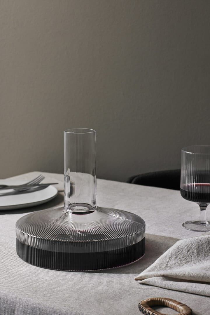 Karafka do wina Ripple, Popielaty dymiony Ferm Living