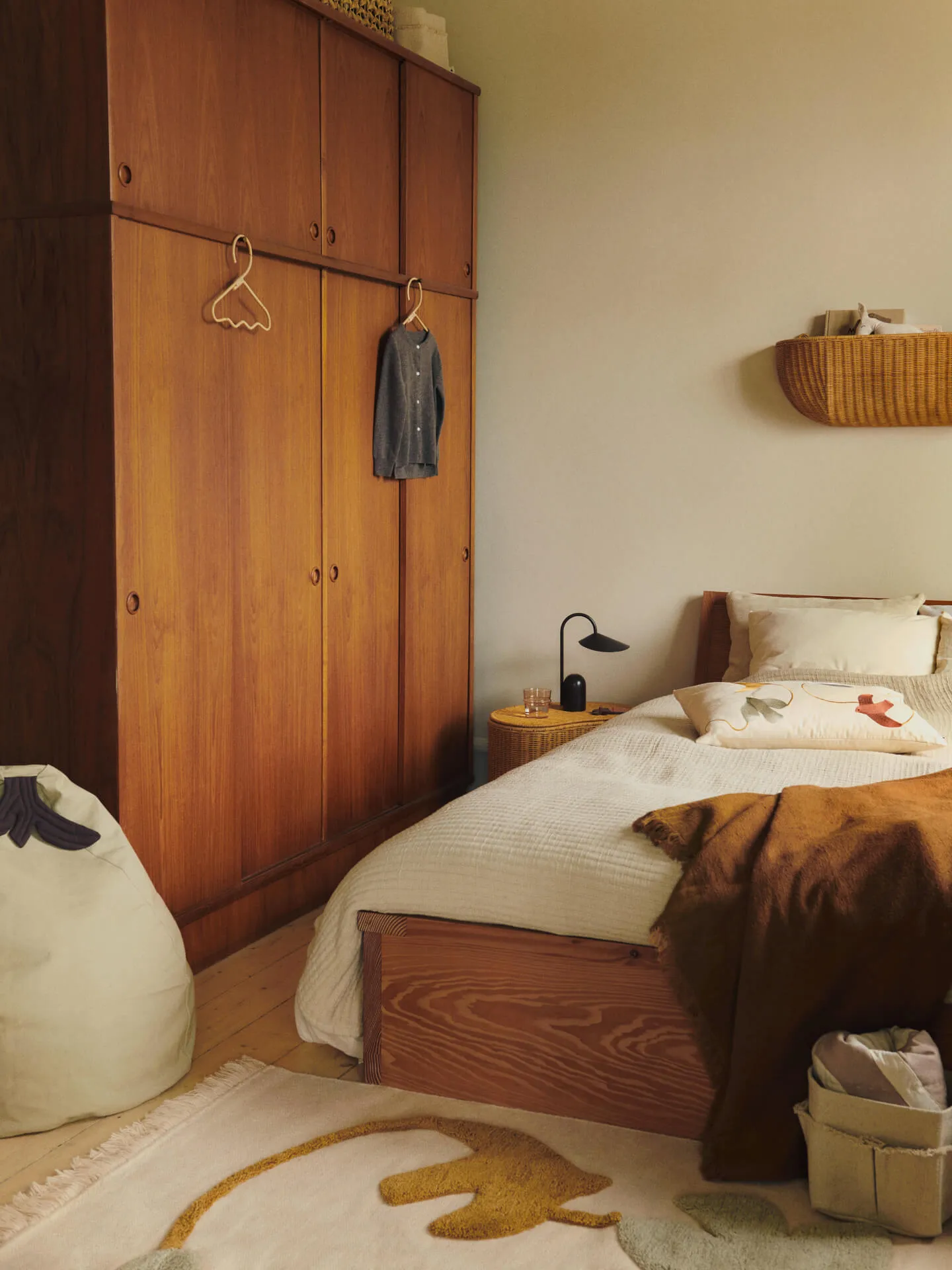 Kosz ścienny Braided wall pocket 25x75 cm, Natural Ferm Living