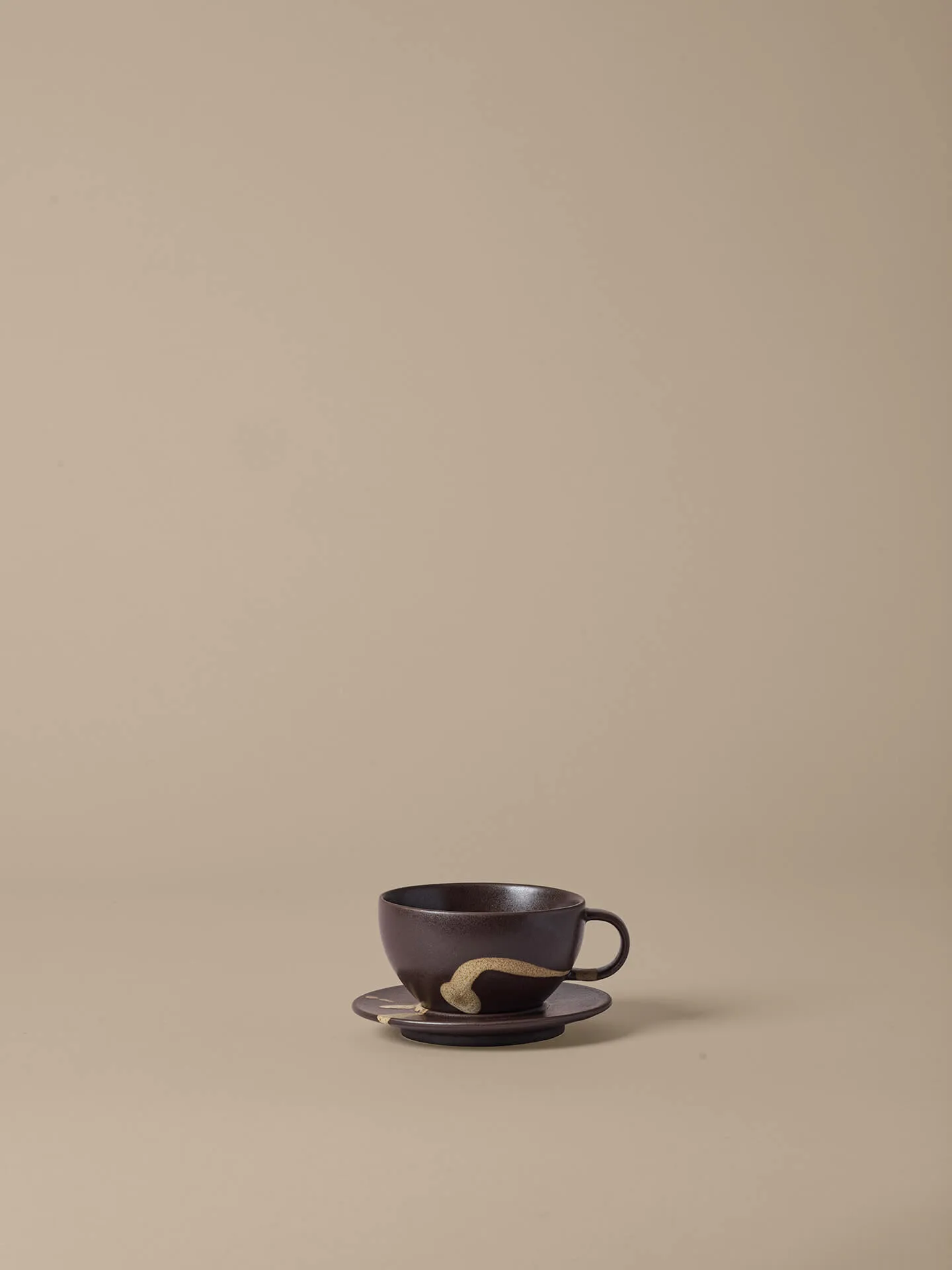Koyo filiżanka ze spodkiem 360 ml, Dark brown-buff Ferm Living