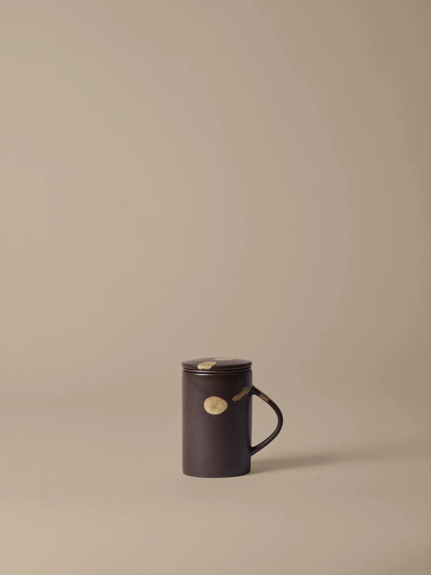 Koyo kubek termiczny z zaparzaczem do herbaty 400 ml, Dark brown-buff Ferm Living