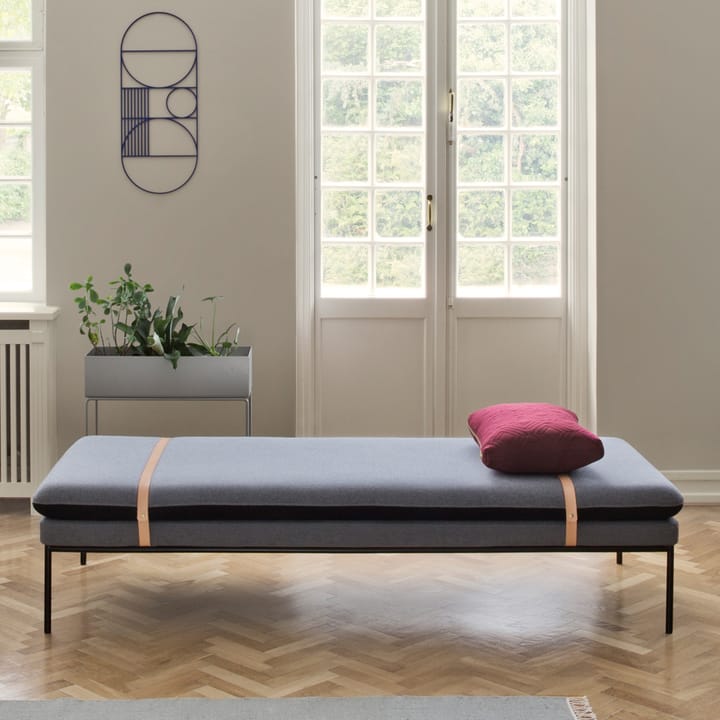 Kozetka Turn, tkanina fiord by kvadrat dark blue, czarny stativ Ferm Living