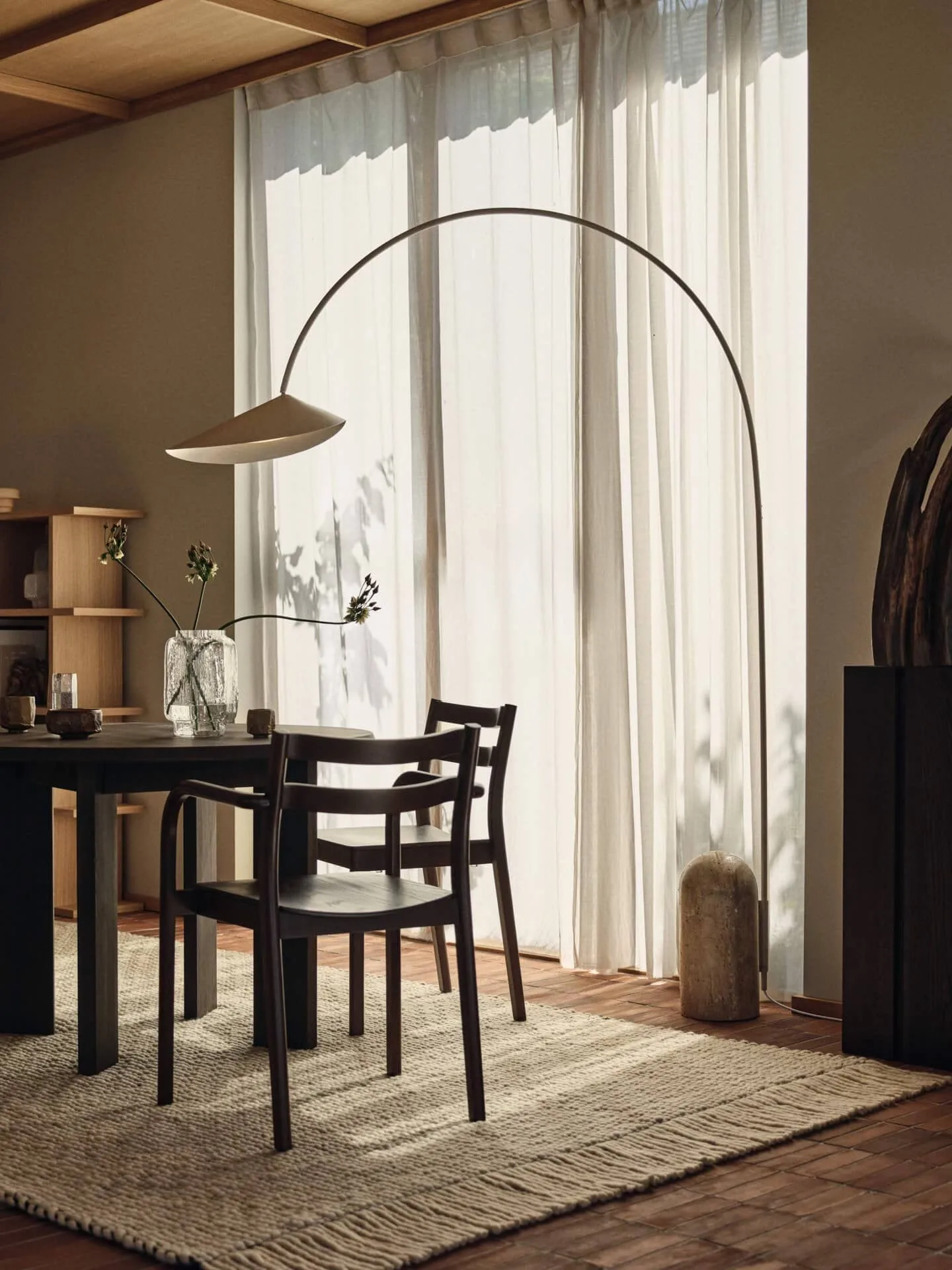 Krzesło z podłokietnikami Boda, Dark stained beech Ferm Living