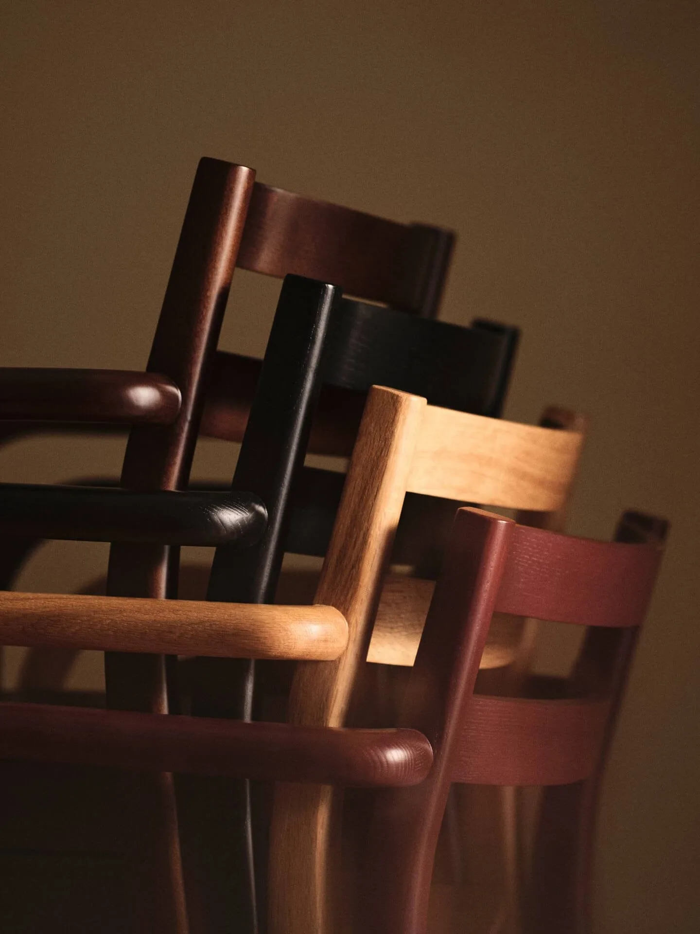 Krzesło z podłokietnikami Boda, Dark stained beech Ferm Living