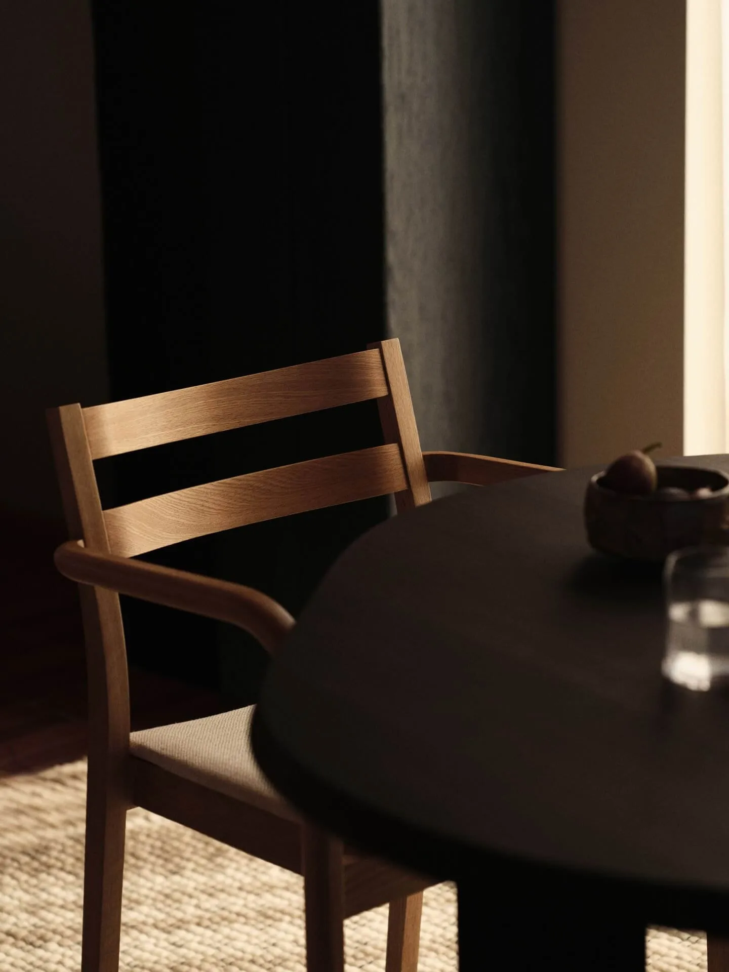 Krzesło z podłokietnikami Boda, Tapicerowane siedzisko, natural oak-off-white Ferm Living