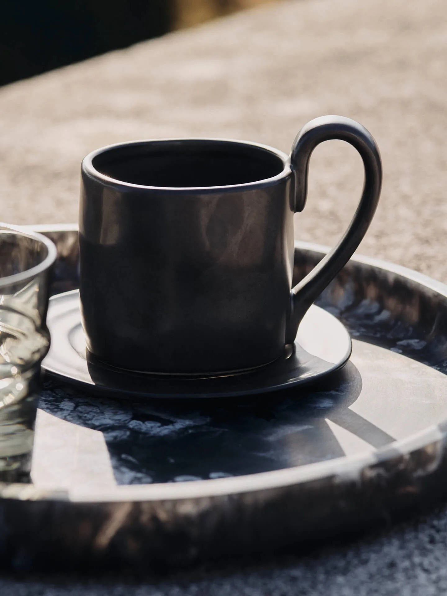 Kubek Flow ze spodkiem 25 cl, Black Ferm Living