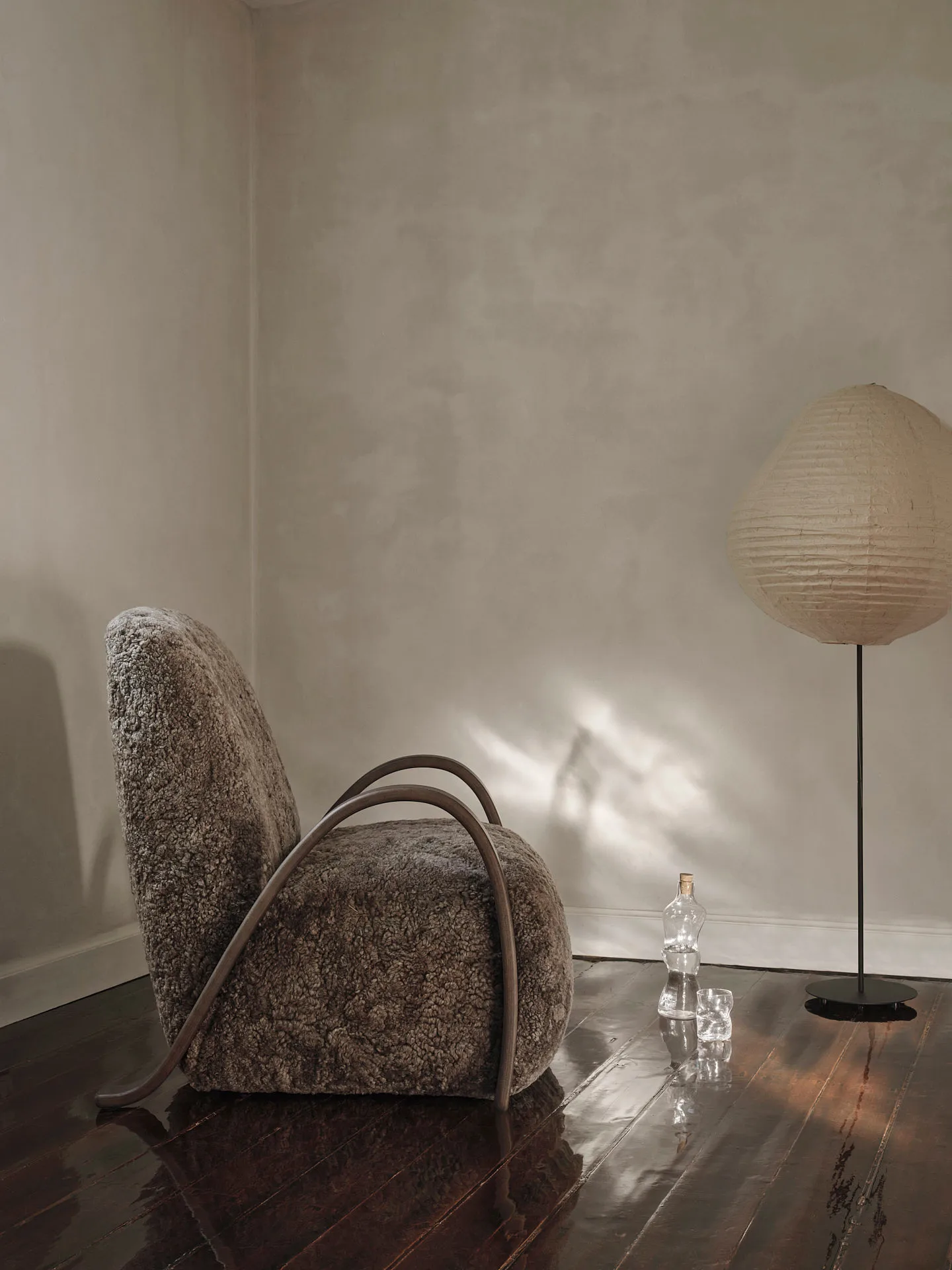 Lampa podłogowa Kurbis high, Natural-black Ferm Living