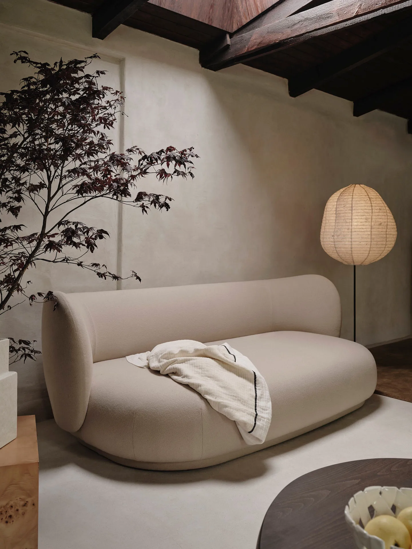 Lampa podłogowa Kurbis high, Natural-black Ferm Living