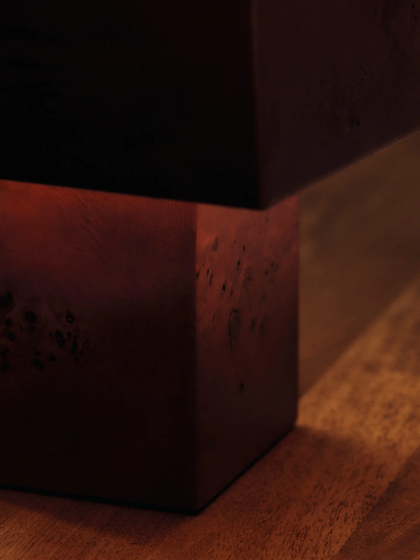 Lampa stołowa Burl 33 cm, Dark stained burl Ferm Living