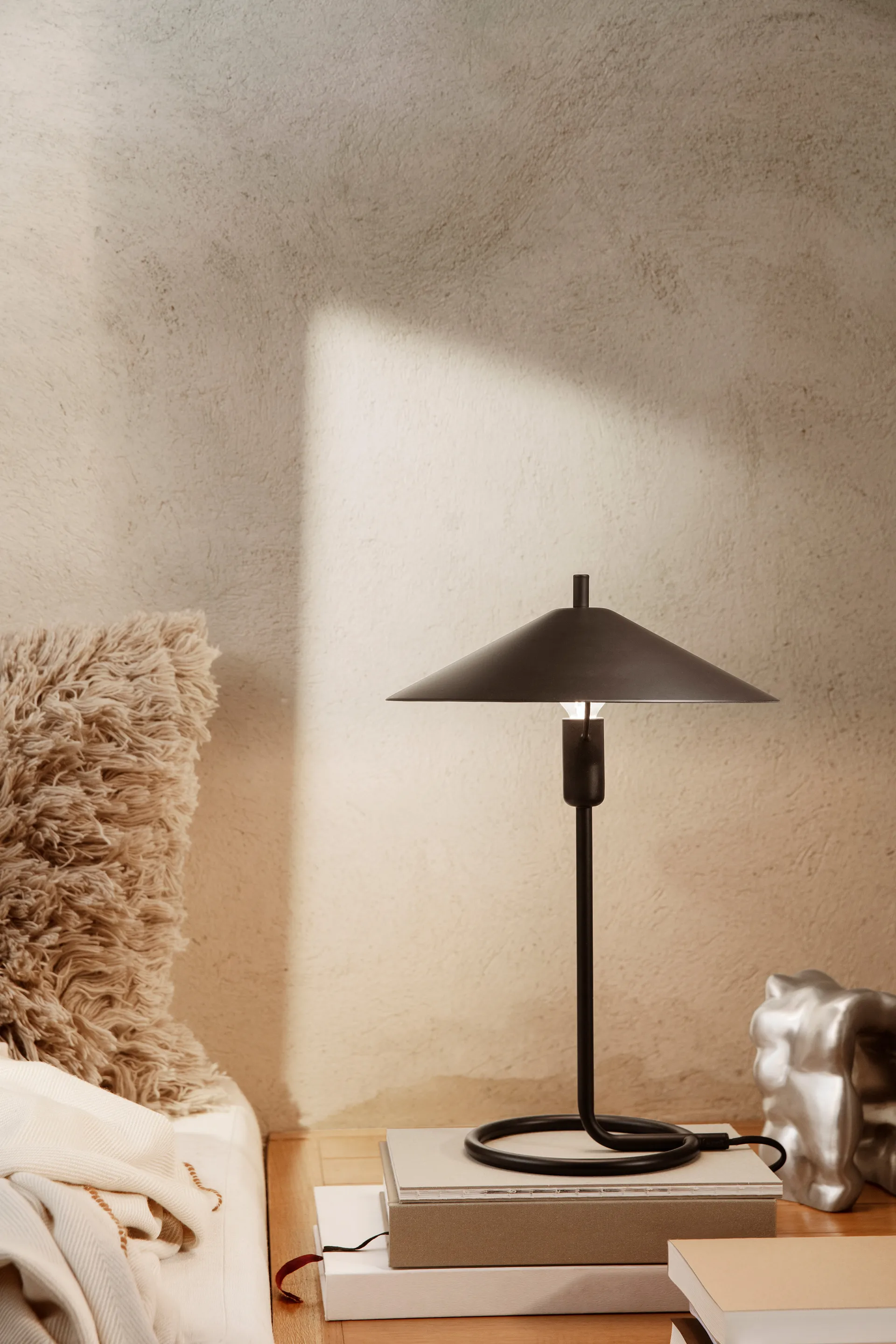 Lampa stołowa Filo, Black-black Ferm Living