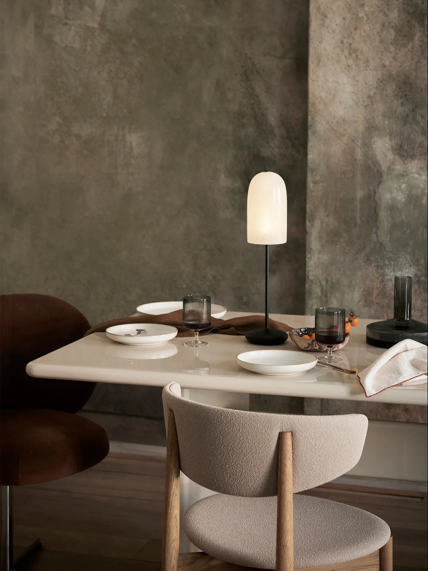 Lampa stołowa Gry, Czarno-przezroczysty Ferm Living