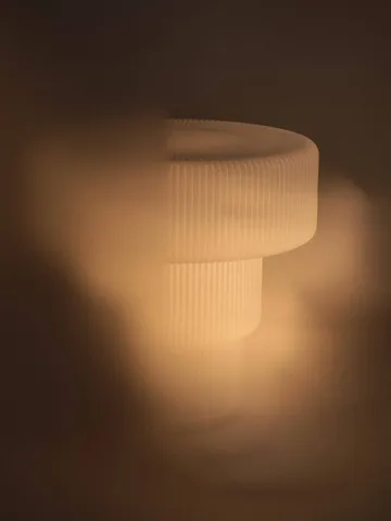 Lampa stołowa Ripple - White, Ø28x28 cm - Ferm Living