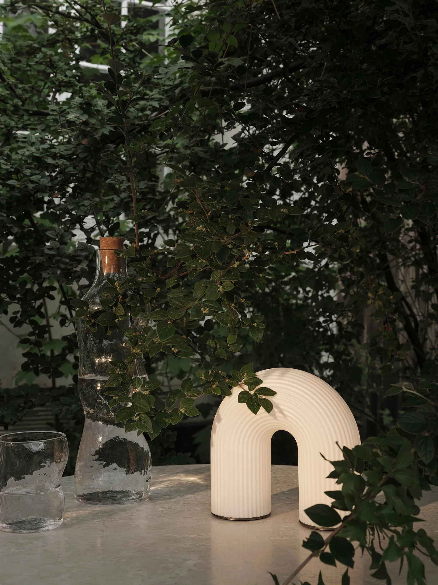 Lampa stołowa Vuelta portable, White Ferm Living