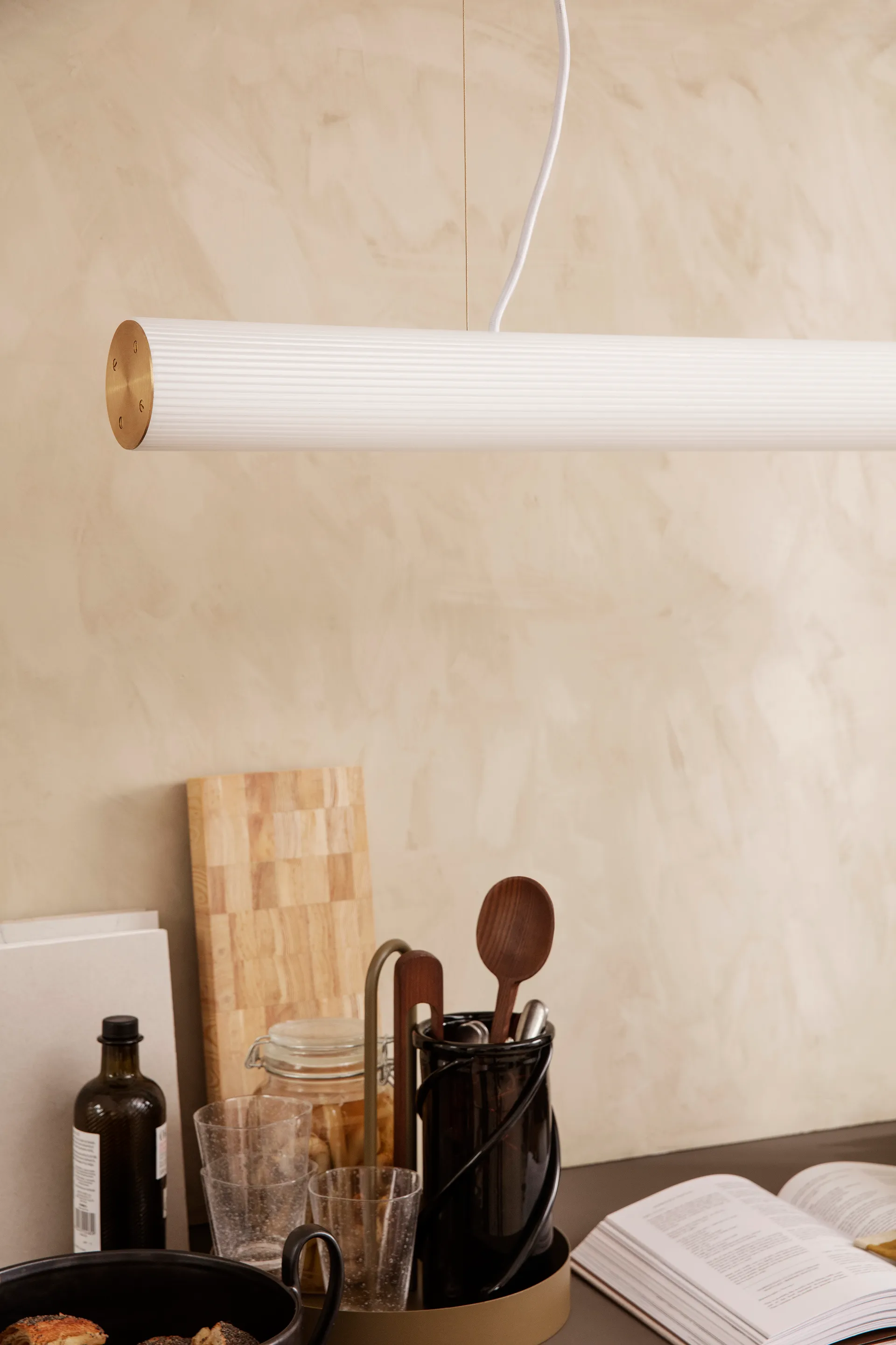 Lampa wisząca Vuelta  II 100, White-brass Ferm Living