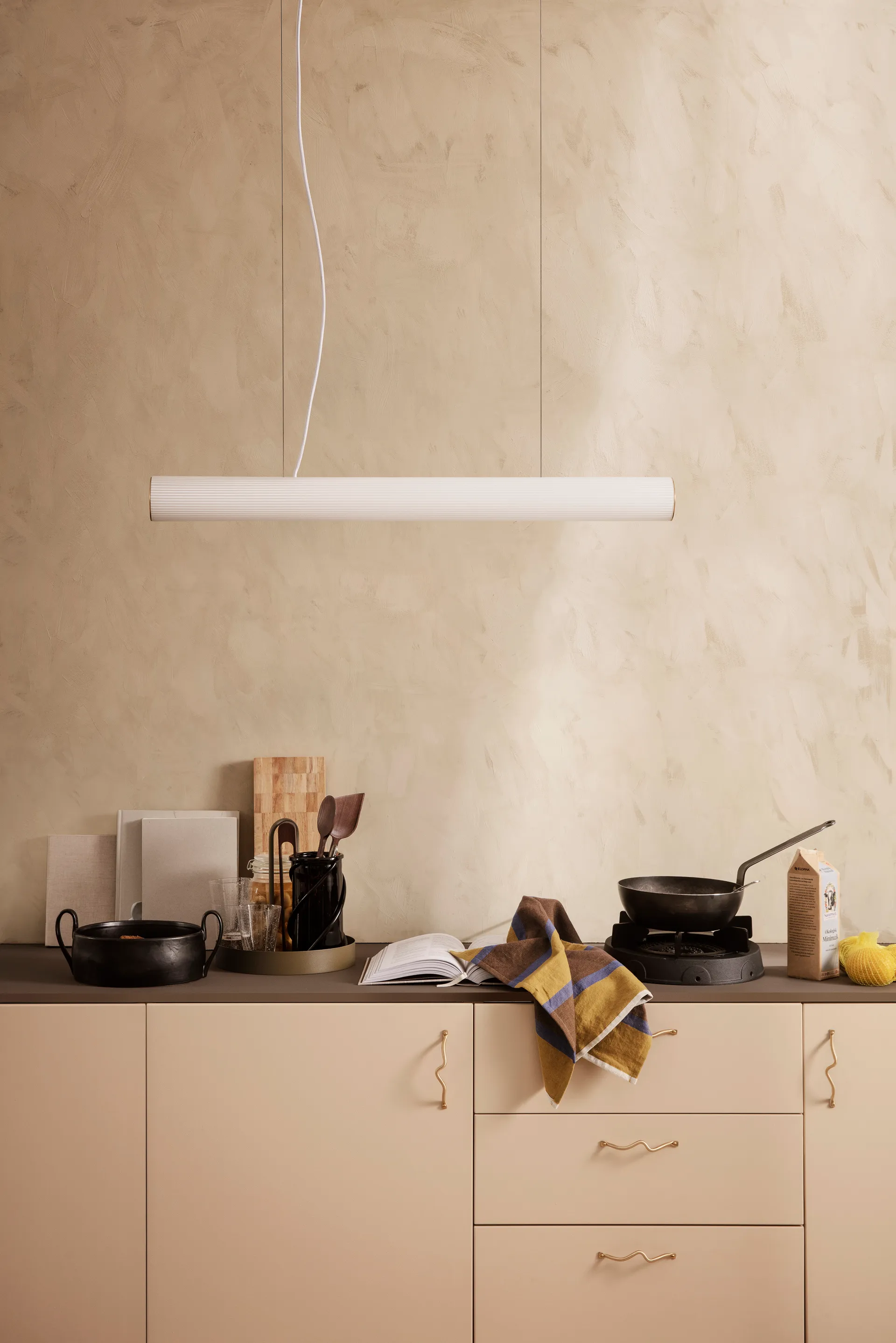 Lampa wisząca Vuelta  II 100, White-brass Ferm Living