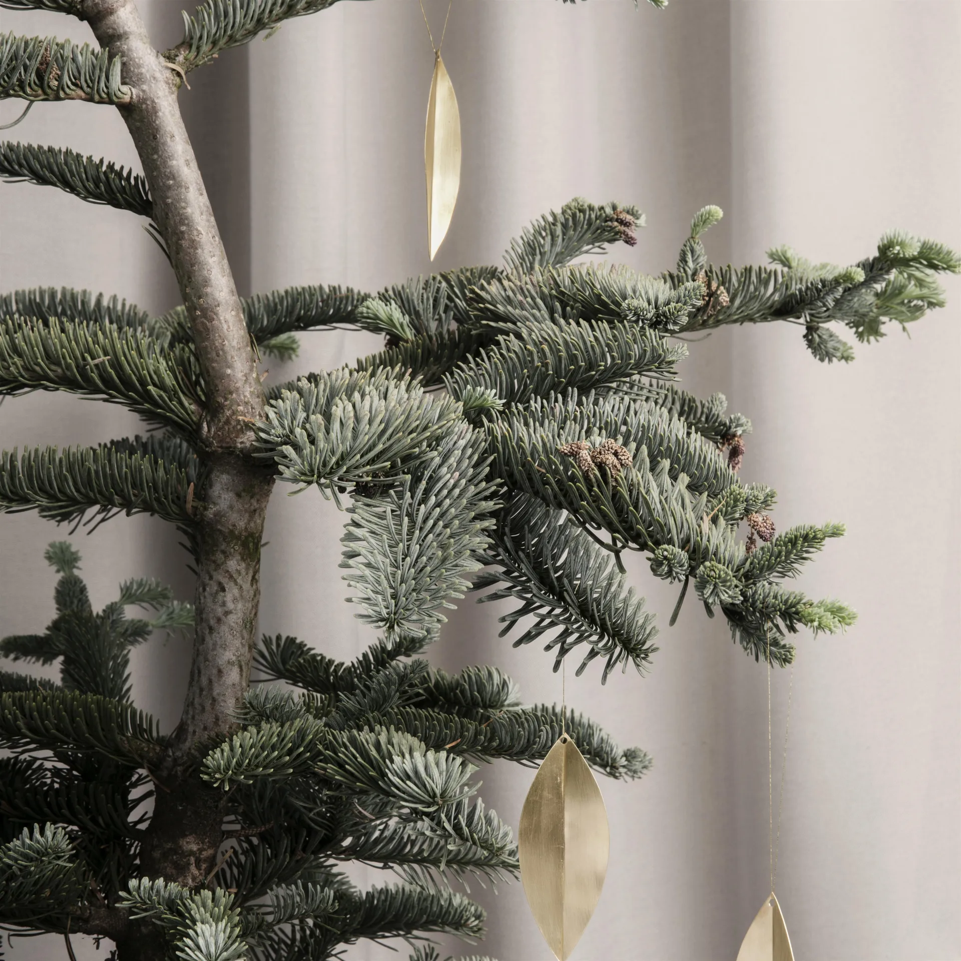 Leaf brass ozdoby choinkowe, 4-pak Ferm Living