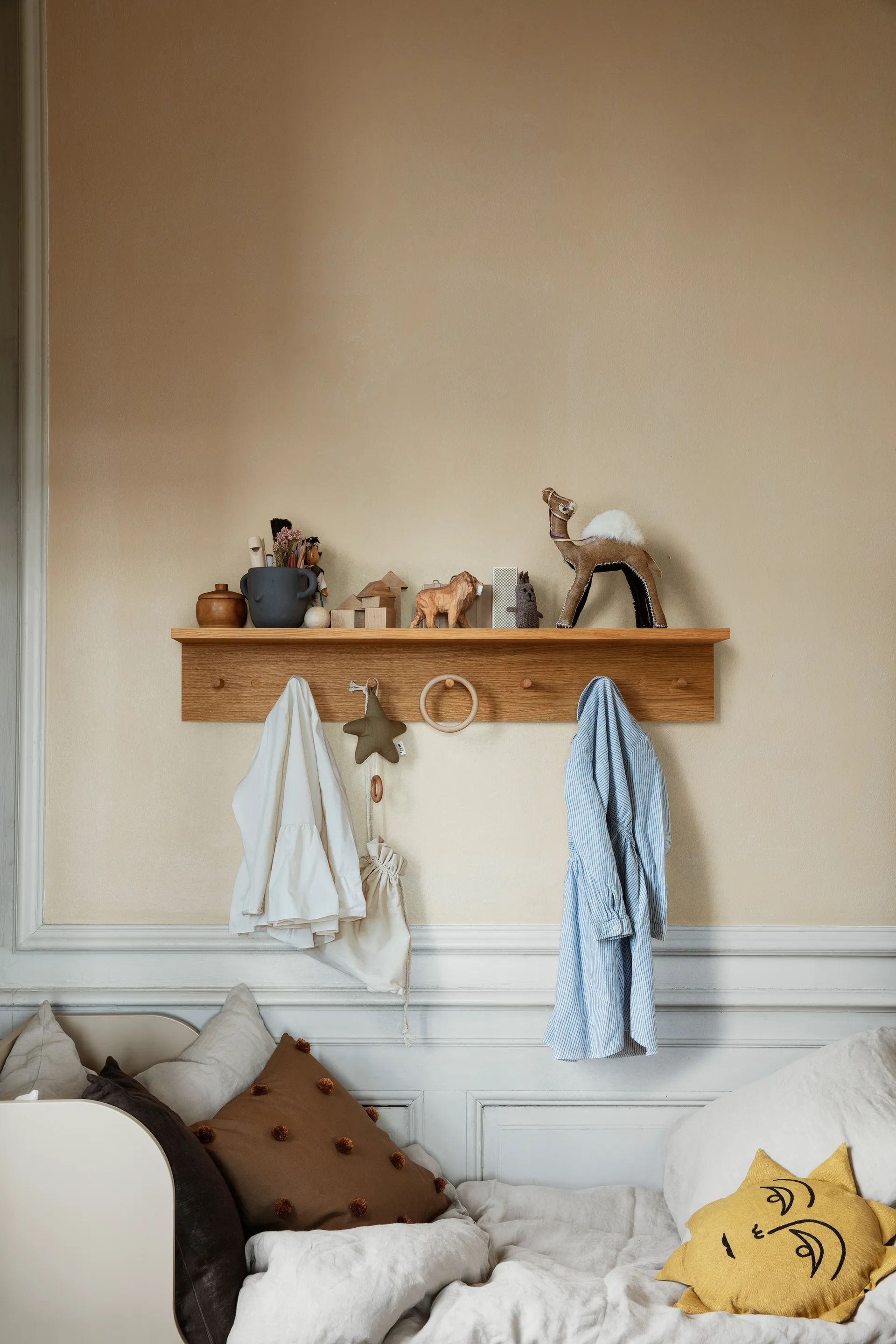 Listwa z gałkami Place Rack dąb, Large Ferm Living