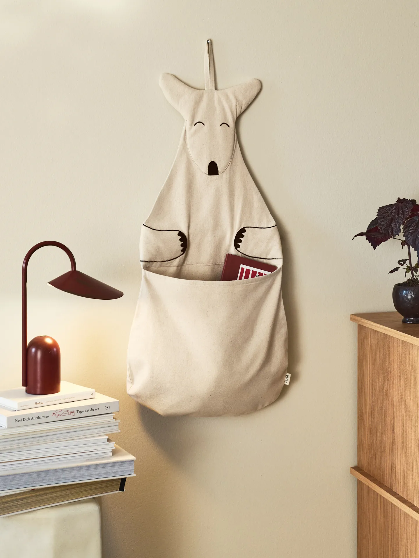 Magazyn ścienny Kangaroo, Undyed Ferm Living