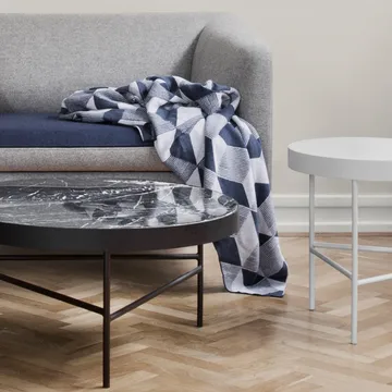 Marble Table słolik kawowy - marmur czarny, medium, czarna podstawka - Ferm Living