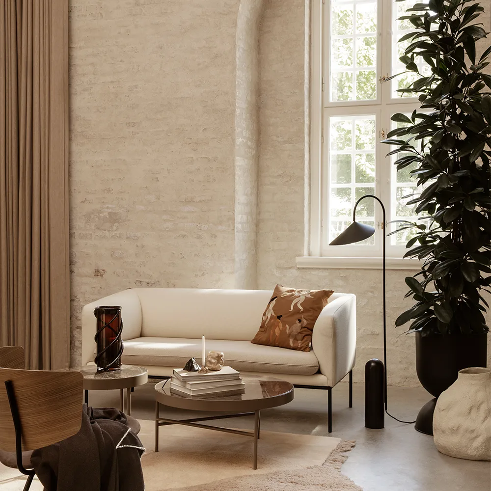 Marble Table słolik kawowy, marmur czarny, medium, czarna podstawka Ferm Living