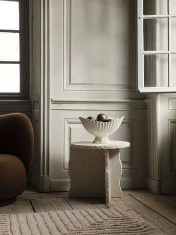 Mineral Sculptural stolik Ø52 cm - Bianco Curia - Ferm Living