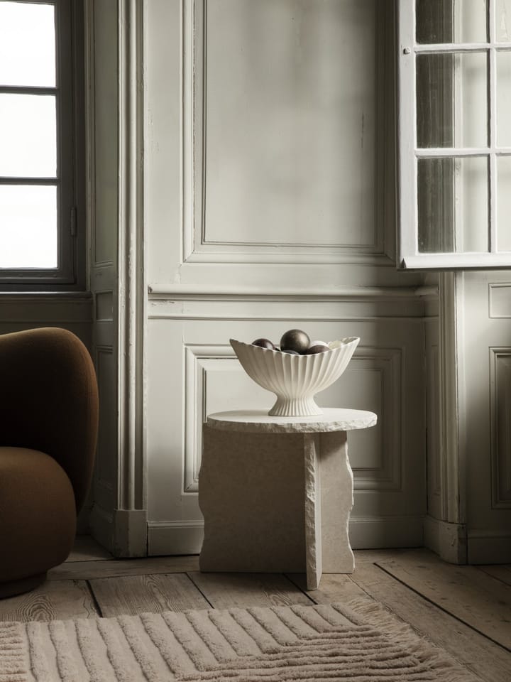 Mineral Sculptural stolik Ø52 cm, Bianco Curia Ferm Living
