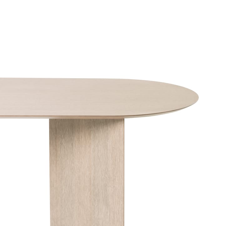 Mingle owalny stół jadalny, oak Naturaal veneer, nóżka kątowa dąb Ferm Living