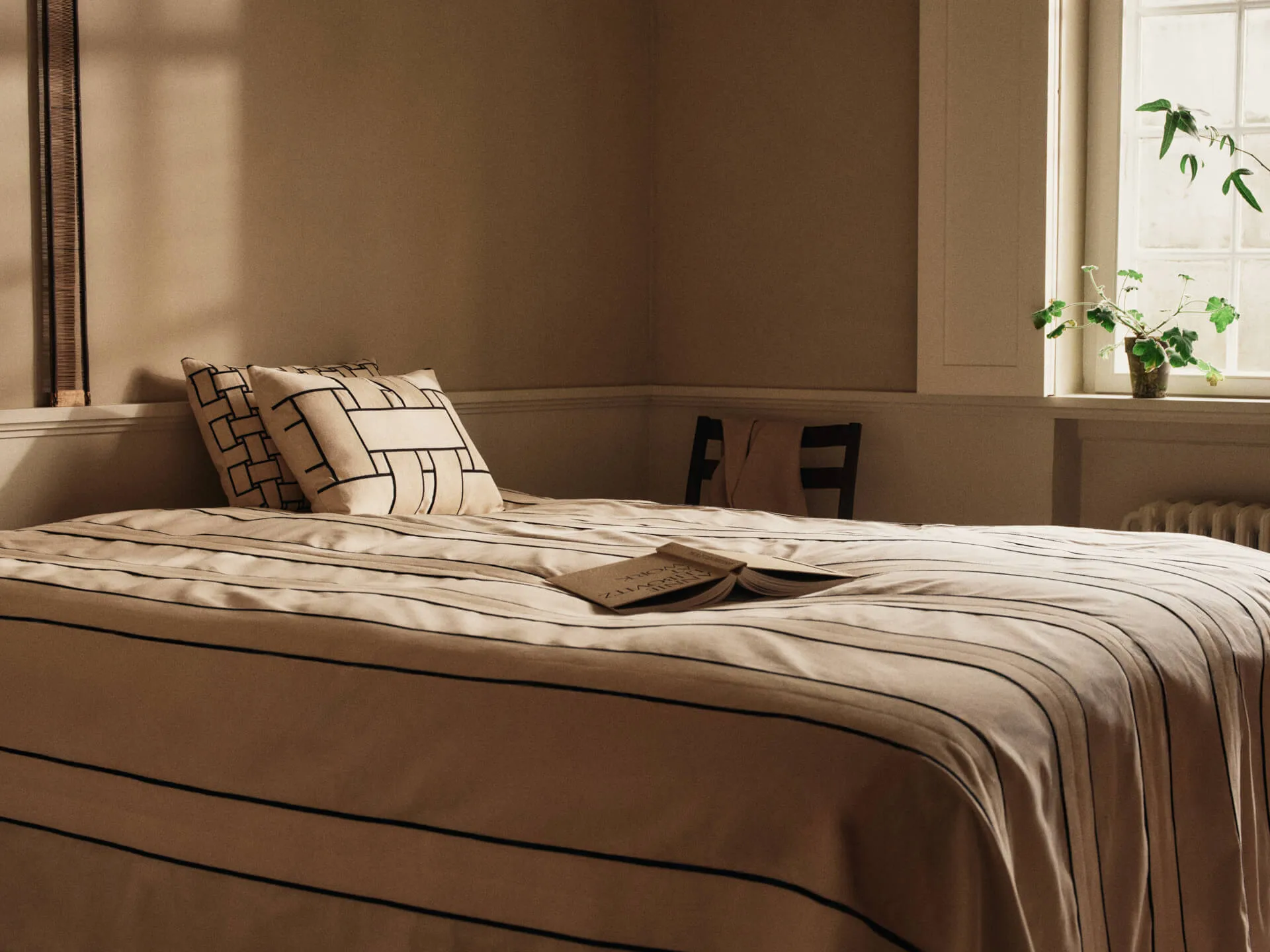 Narzuta twill, Off-white-black, 180x260 cm Ferm Living