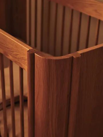 Łóżeczko dziecięce Tilu - Natural oak, 129x68,5x80 cm - Ferm Living