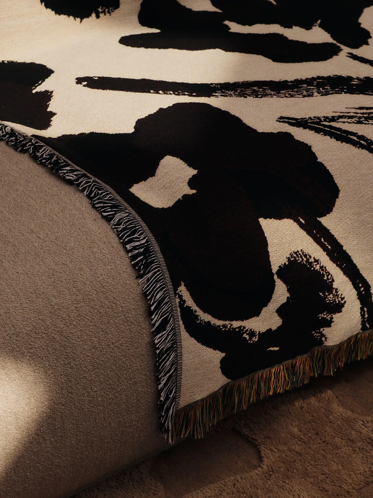 Pled Cilla tapestry 120x170 cm, Off-white-Dark grape Ferm Living