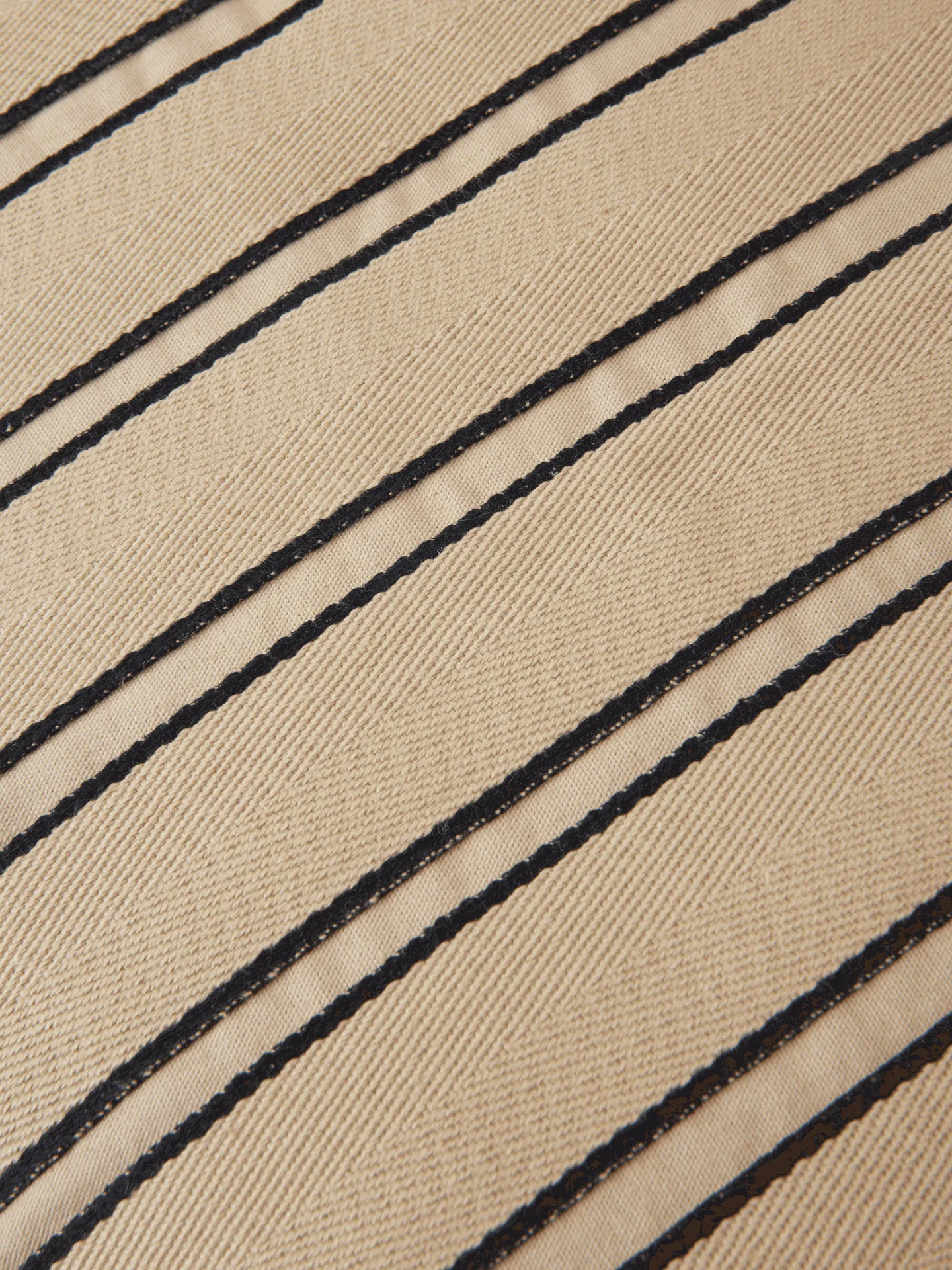 Poduszka wałek Twill bolster, Cashmere-black Ferm Living