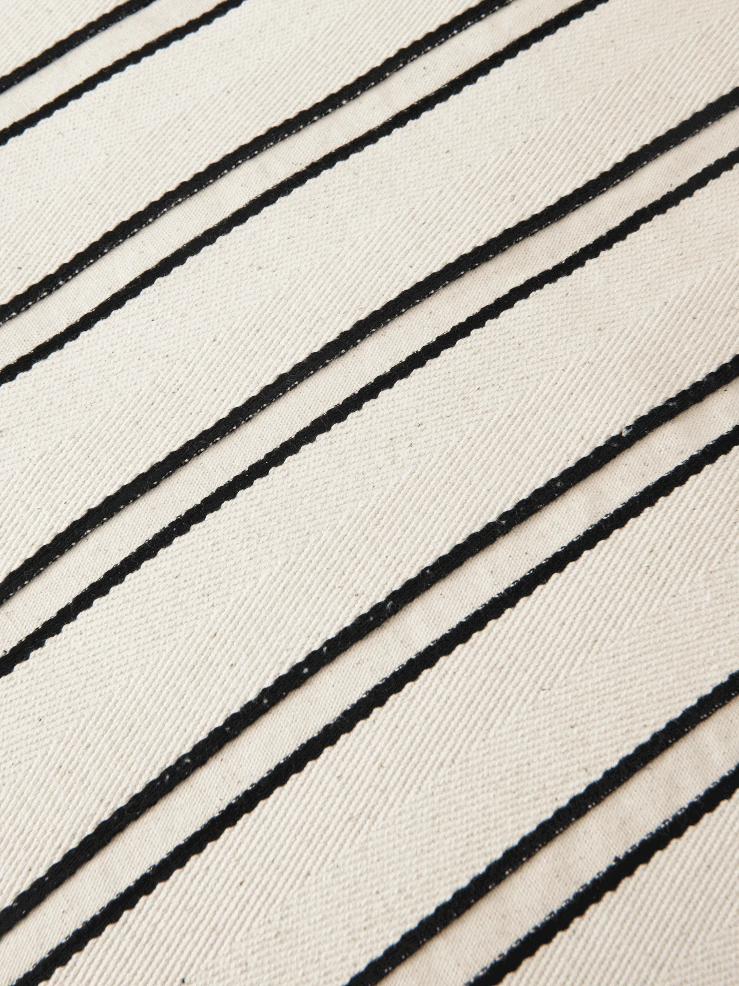 Poduszka wałek Twill bolster, Off-white-black Ferm Living