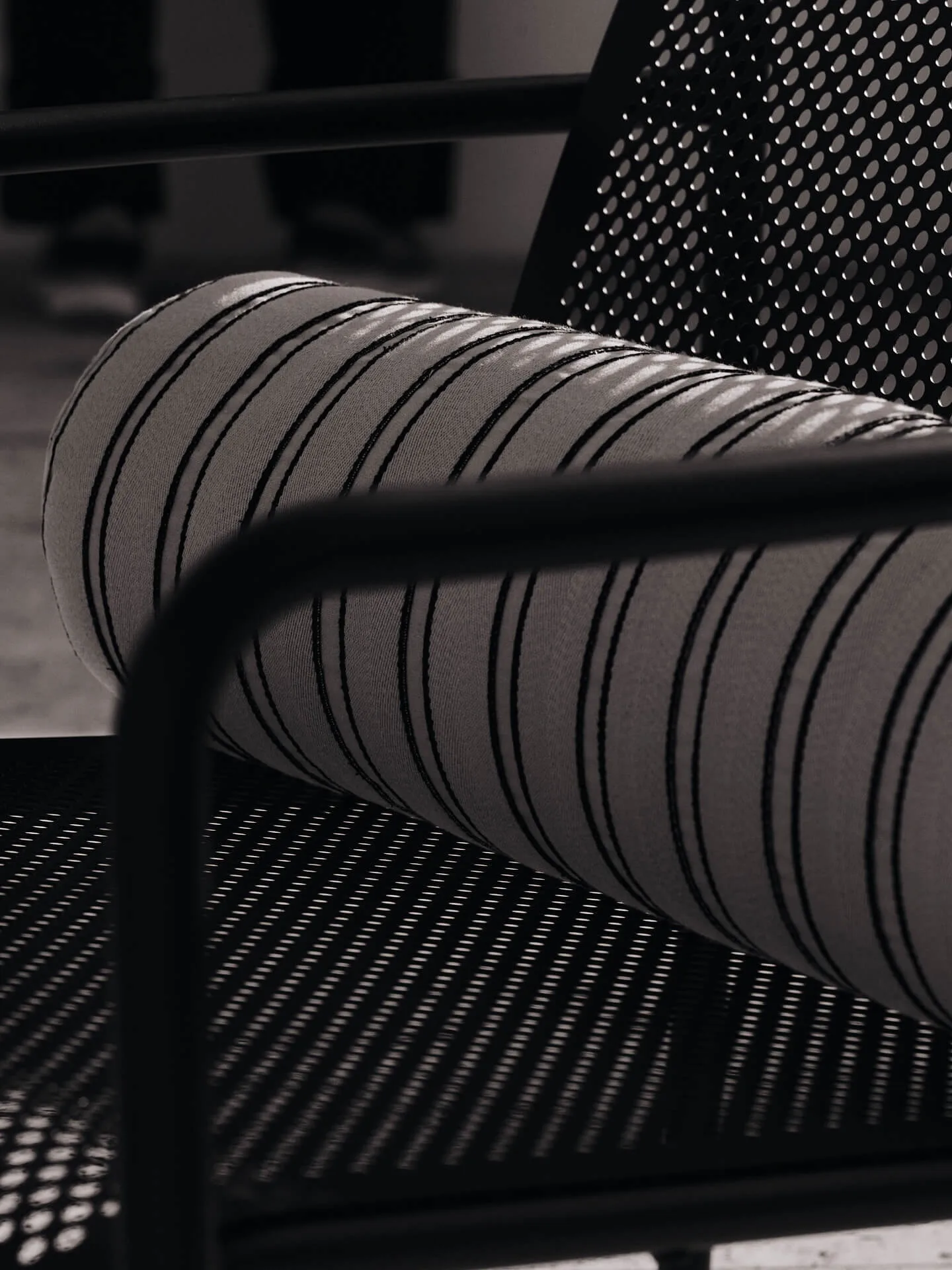 Poduszka wałek Twill bolster, Off-white-black Ferm Living