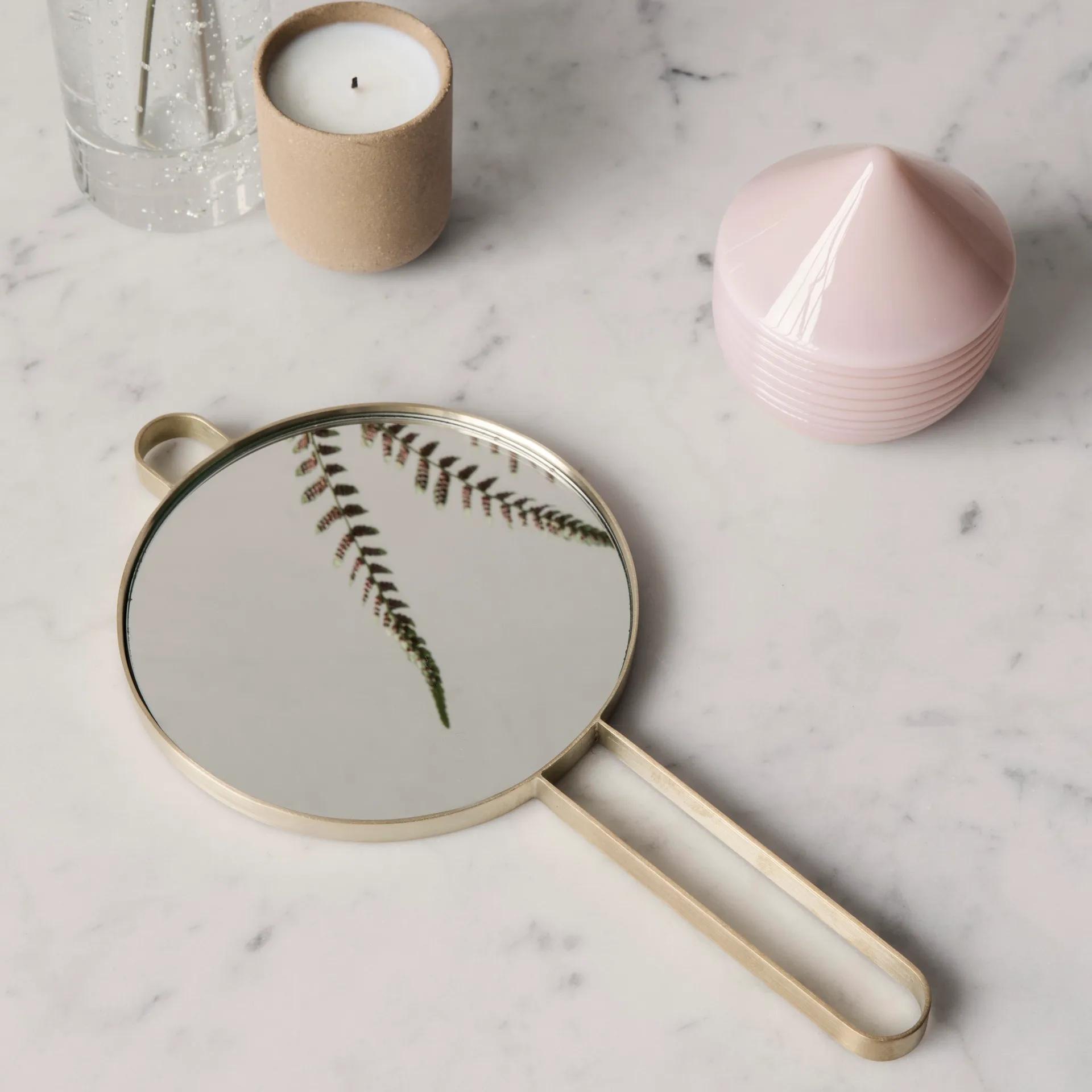 Poise lusterko pordęczne, brass Ferm Living