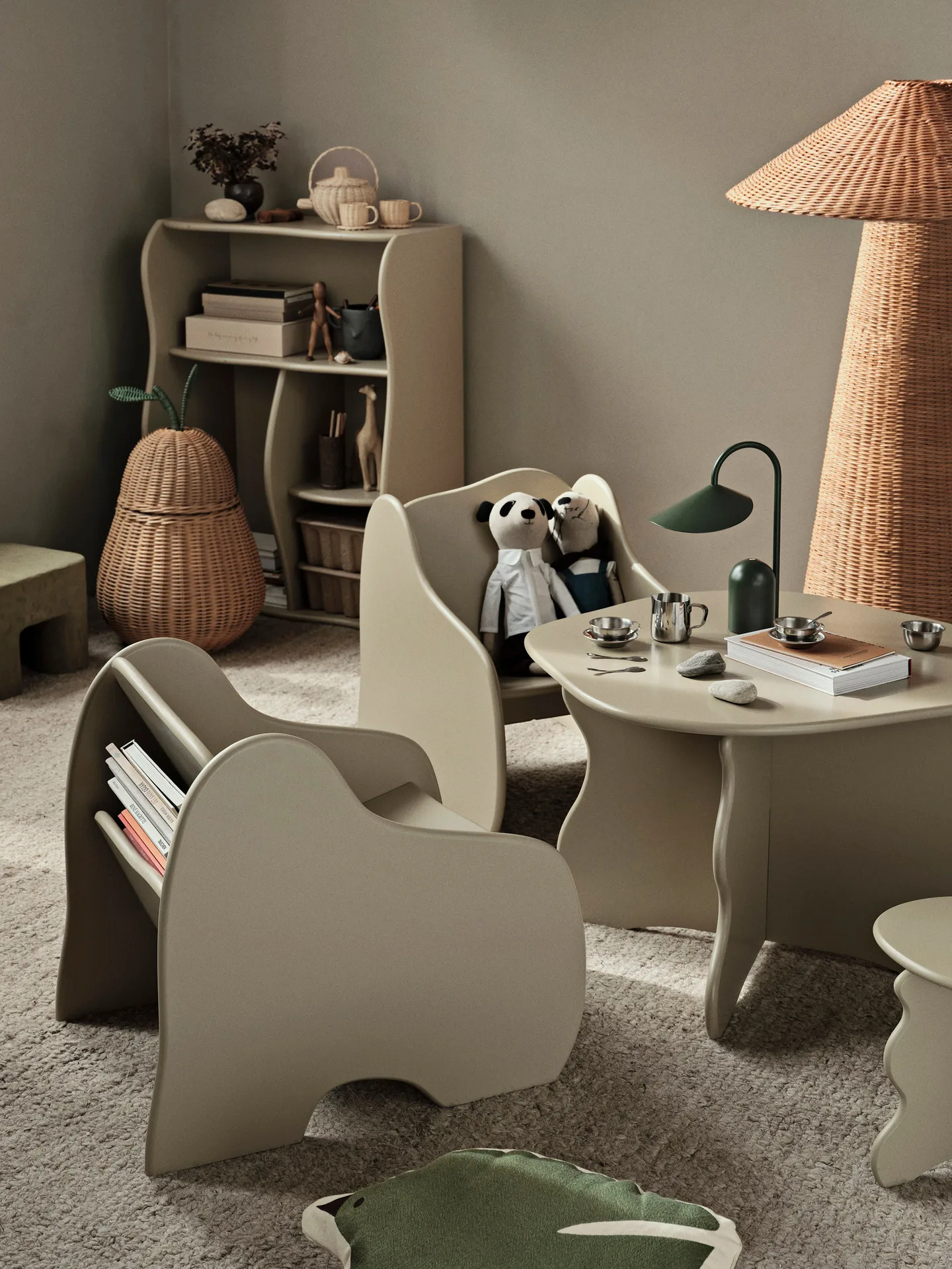 Półka na książki Slope 66x95 cm, Cashmere Ferm Living