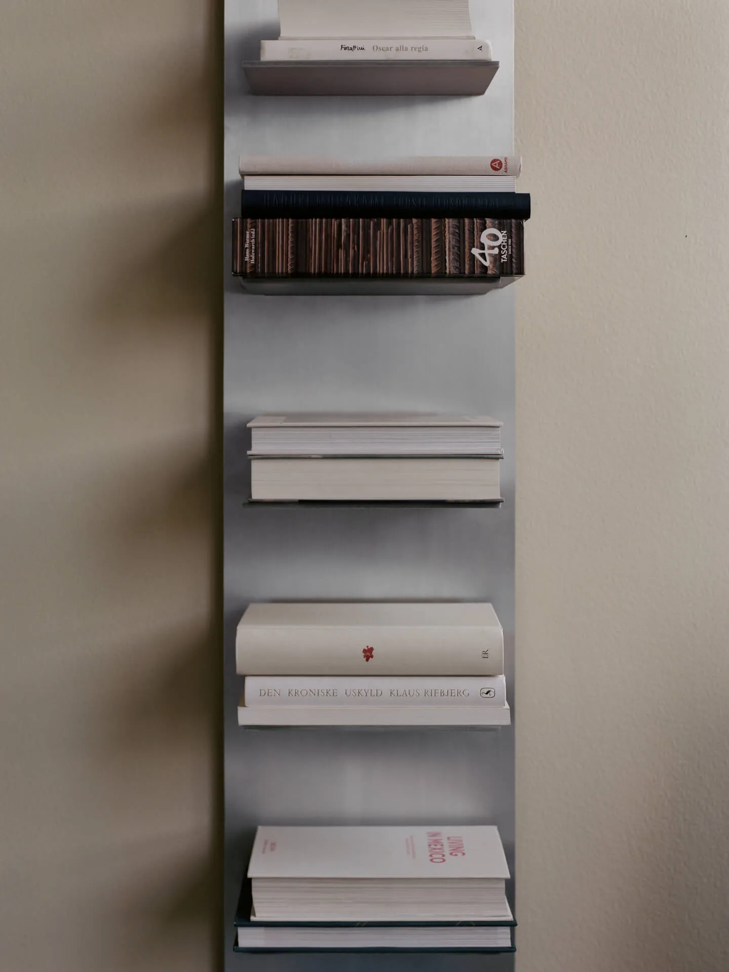 Półka ścienna Lager, sosnowa, Aluminium Ferm Living