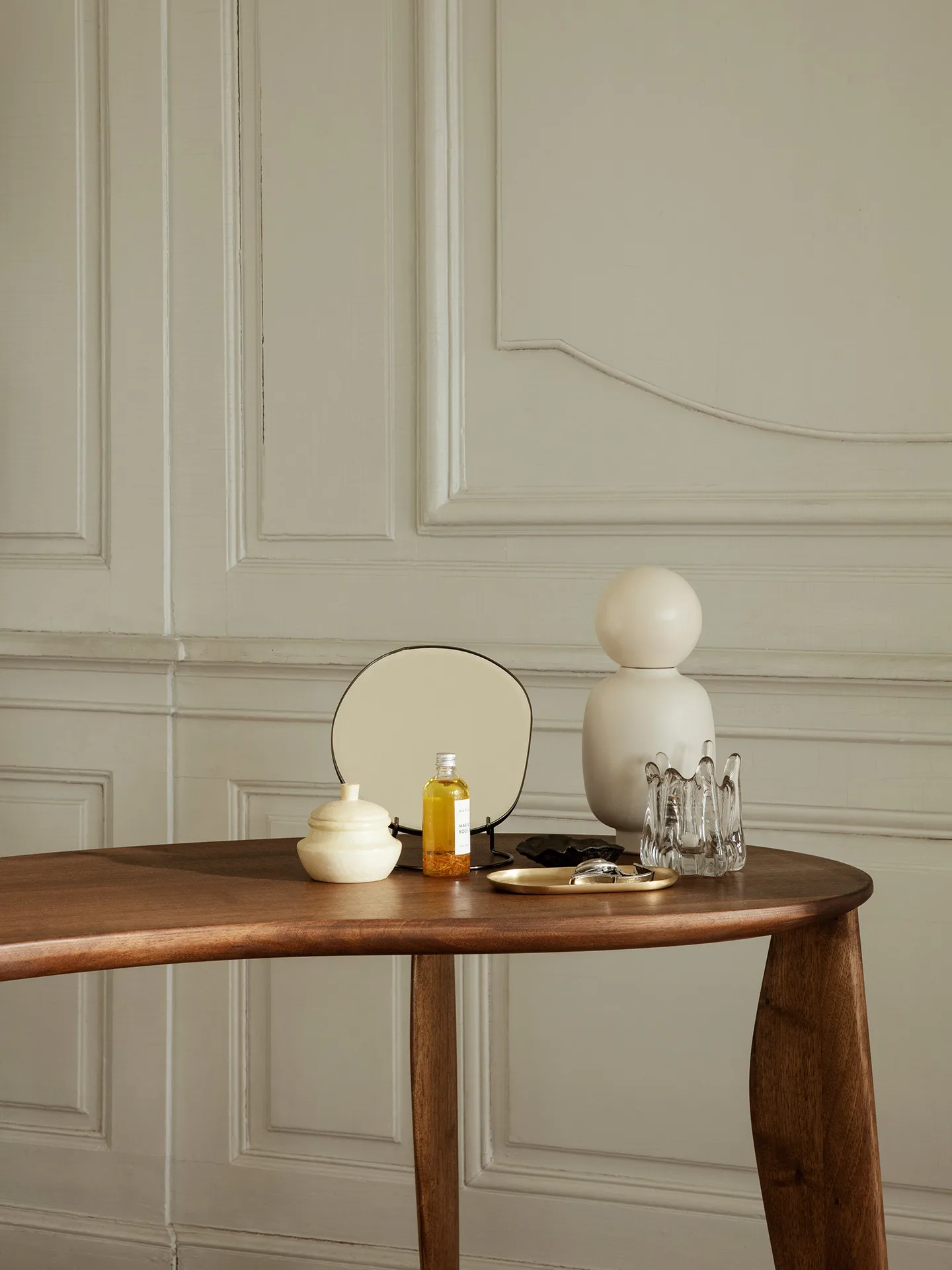 Pond lusterko kosmetyczne, Dark chrome Ferm Living