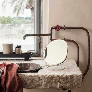 Pond lusterko kosmetyczne - mosiądz - Ferm Living