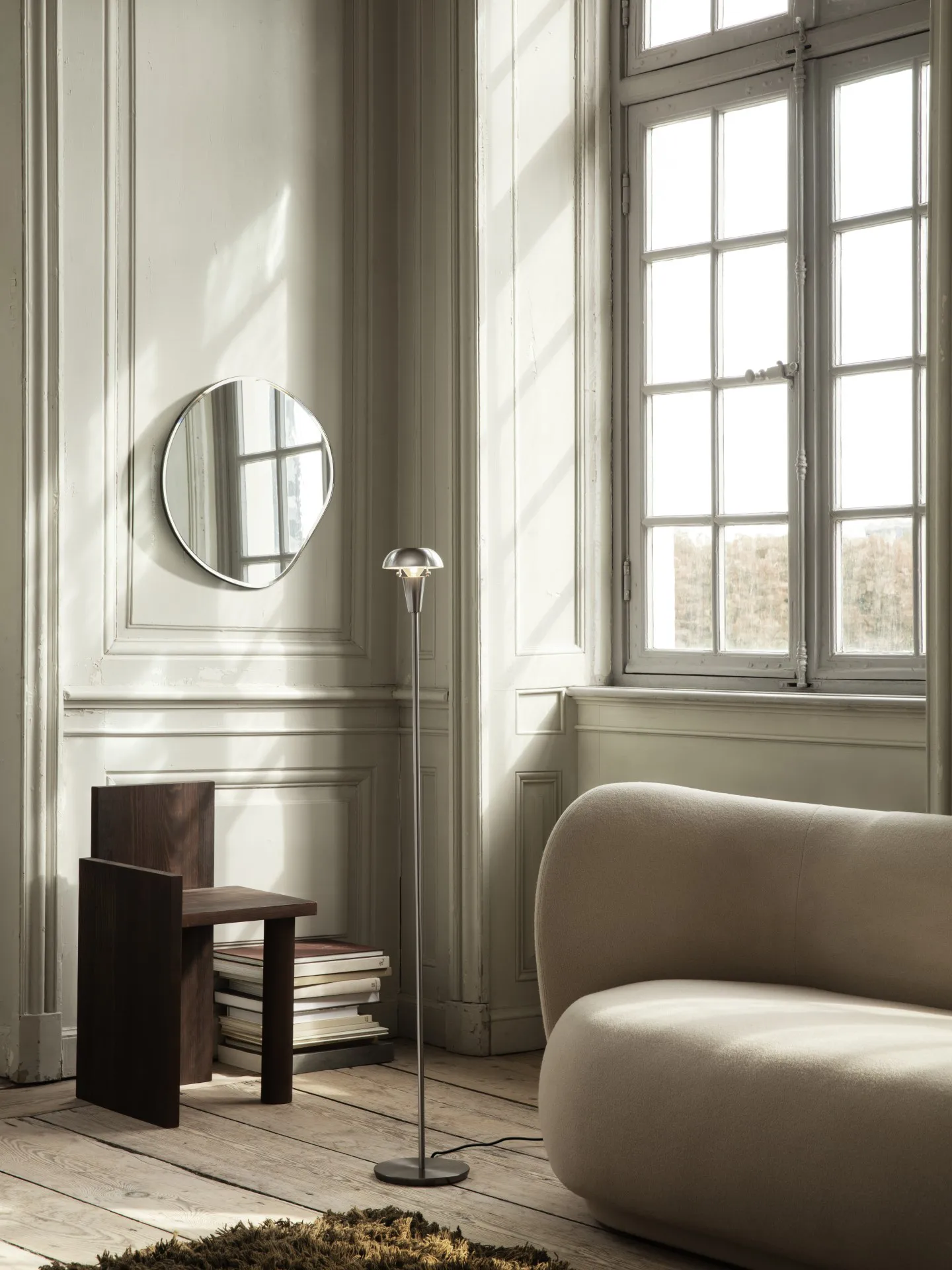 Pond lustro, mały dark chrome Ferm Living