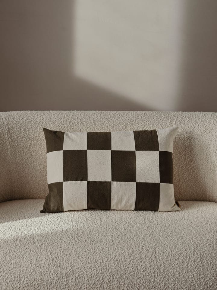 Poszewka na poduszkę Fold patchwork 40x60 cm - Dark Olive -undyed - ferm LIVING