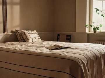 Poszewka na poduszkę Lattice Offset - Off-white-black, 40x60 cm - Ferm Living