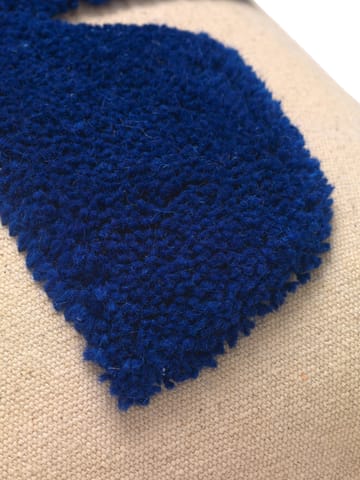 Prostokątna poduszka Lay 40x60 cm - Sand / Jaskrawy niebieski - ferm LIVING
