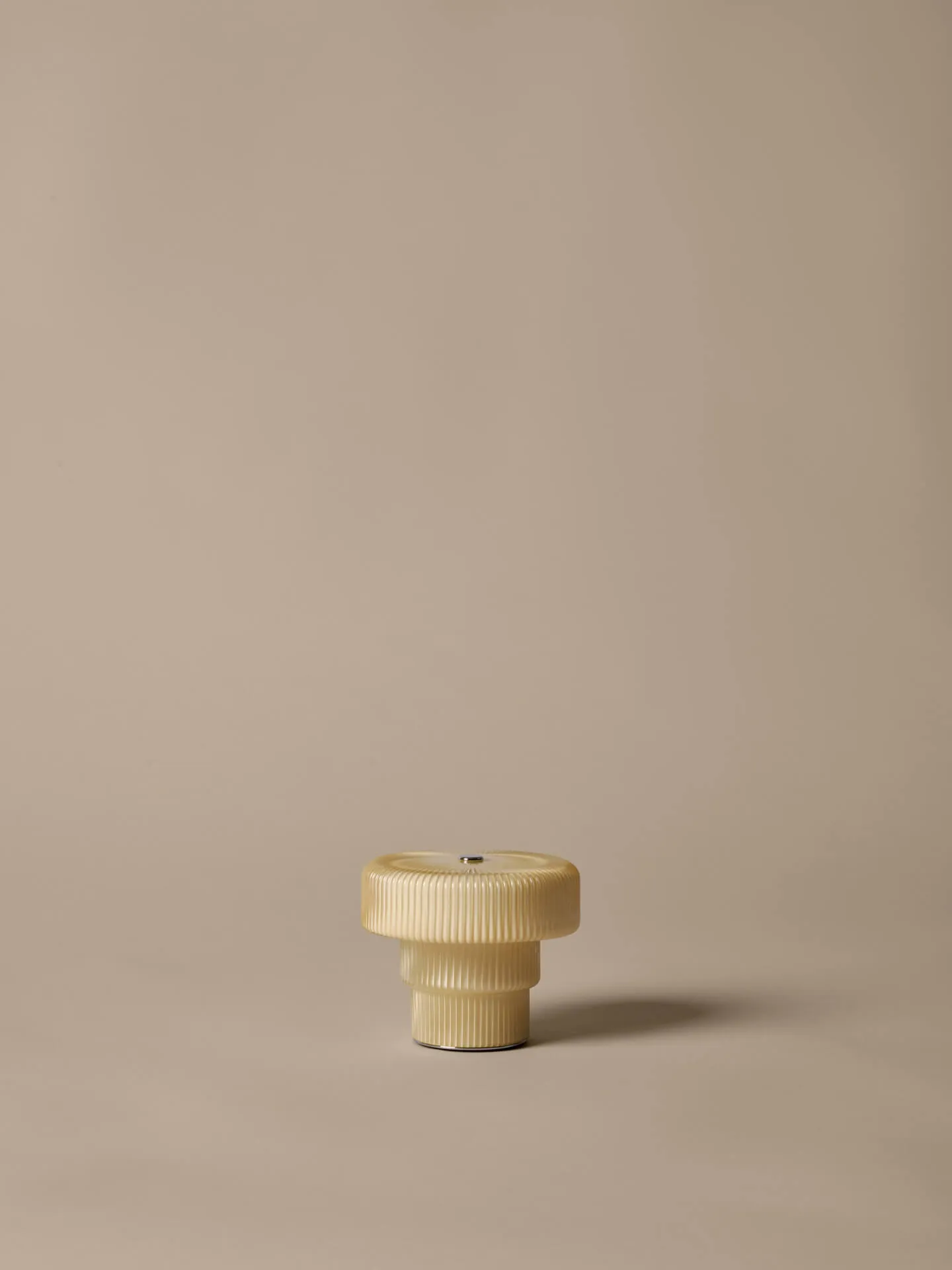 Przenośna lampka stołowa Ripple, Oat, 10cm Ferm Living