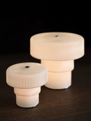 Przenośna lampka stołowa Ripple - White, 16,5 cm - Ferm Living