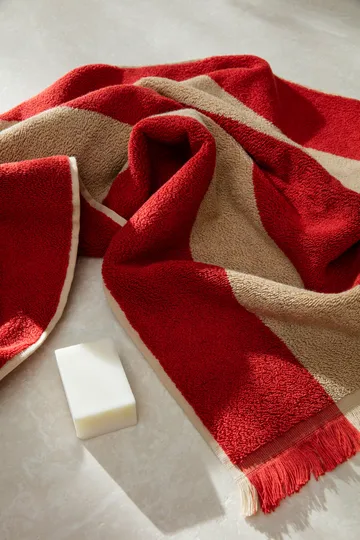 Ręcznik Alee 50x100 cm - Light camel-red - Ferm Living