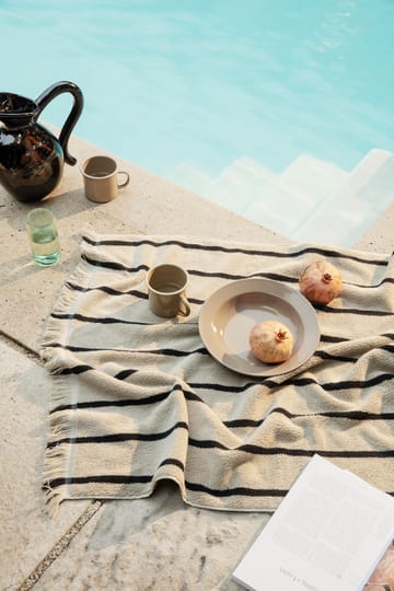 Ręcznik Alee 70x140 cm - Sand-black
​ - Ferm Living