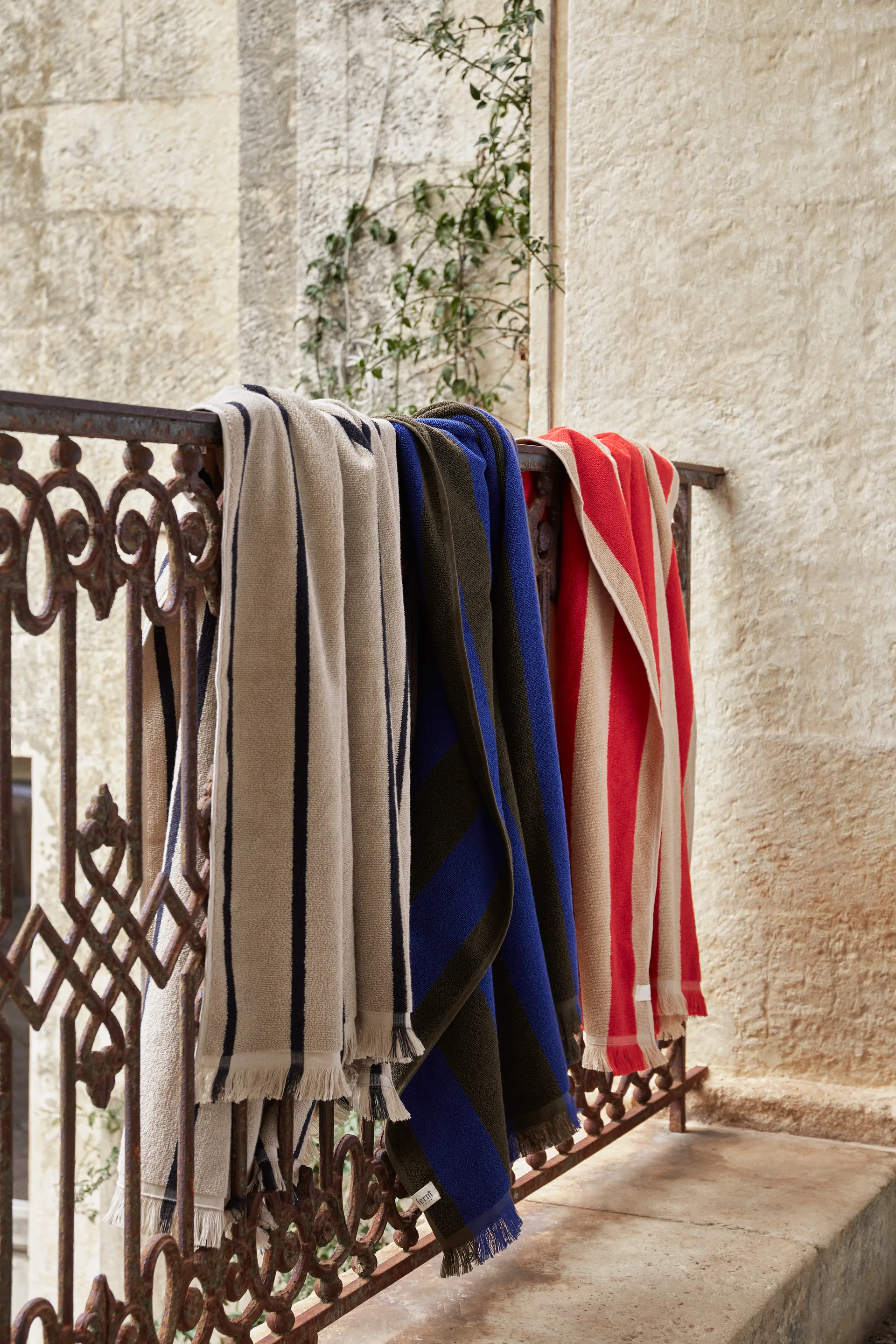 Ręcznik kąpielowy Alee 100x150 cm, Sand-Black Ferm Living