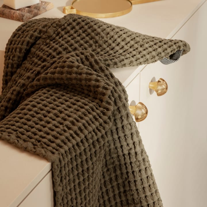 Ręcznik z bawełny organicznej 70x140 cm, olive Ferm Living