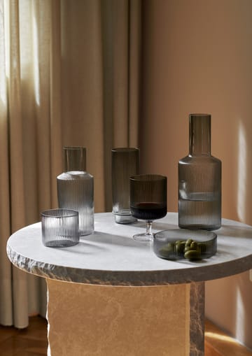 Ripple zestaw niskich szklanek 4-pak - Smoked Grey - Ferm Living